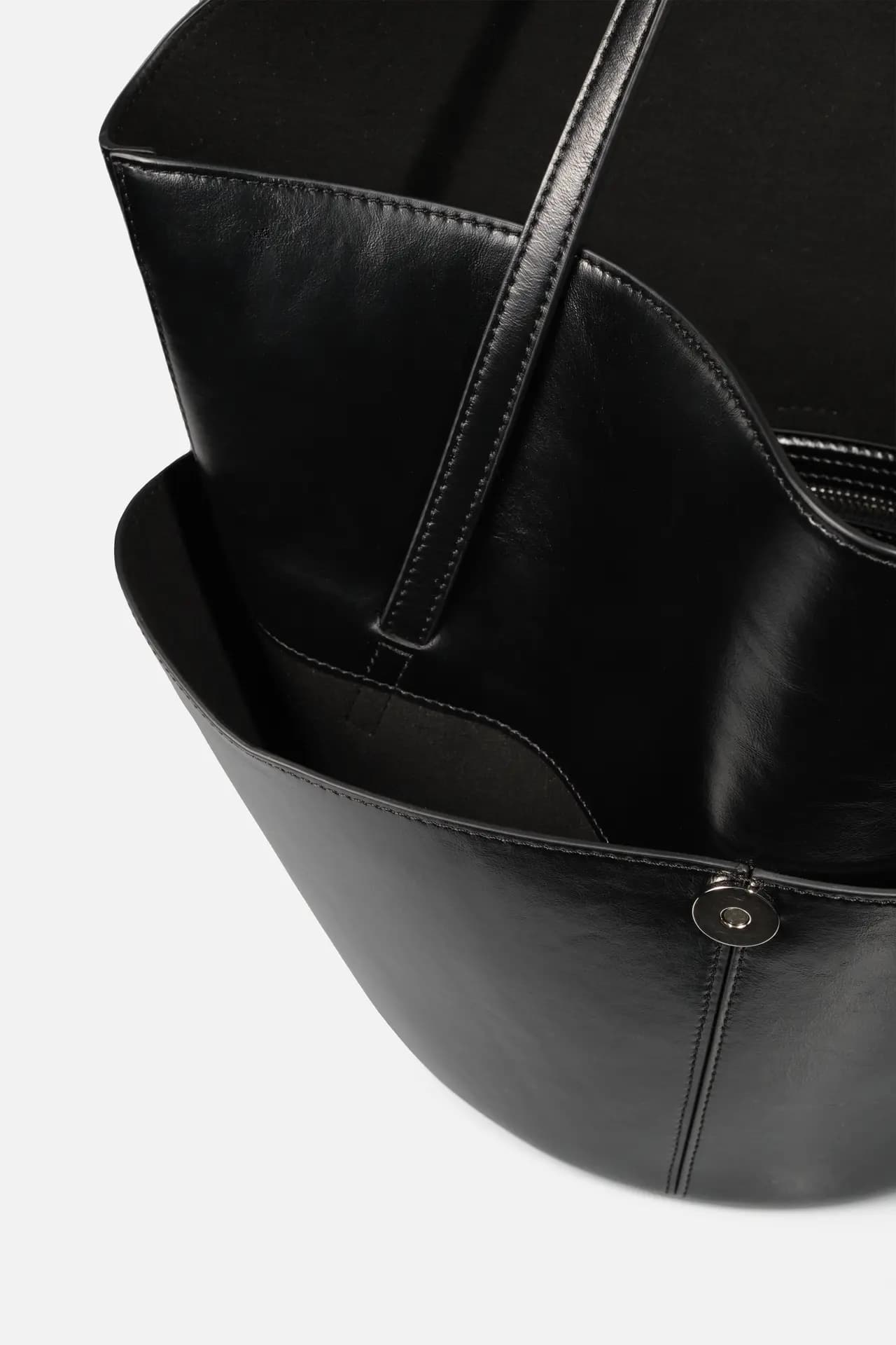 An image of the detail of FEMANCE Lympia Black handbag