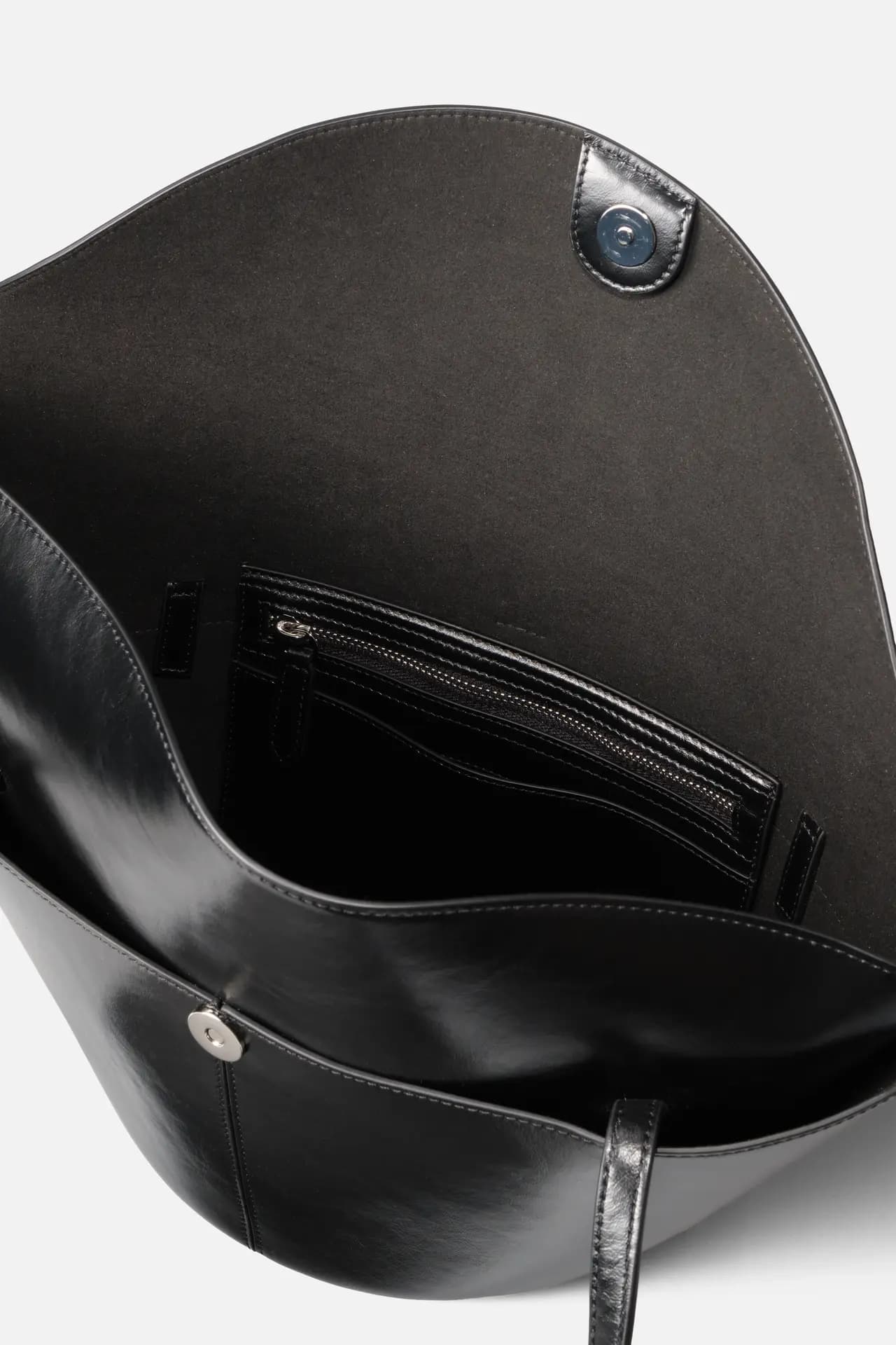 An image of the interior of FEMANCE Lympia Black handbag